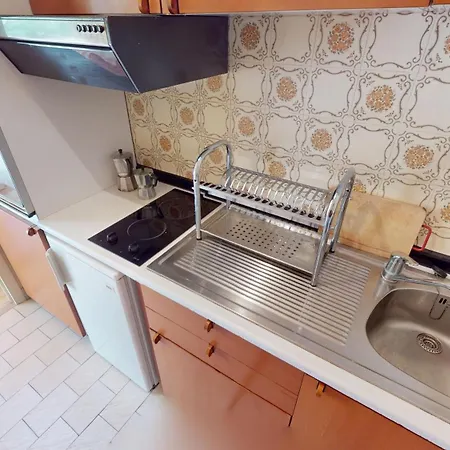 11e - Vue Laterale Dans Un Avec Piscine Μεντόν