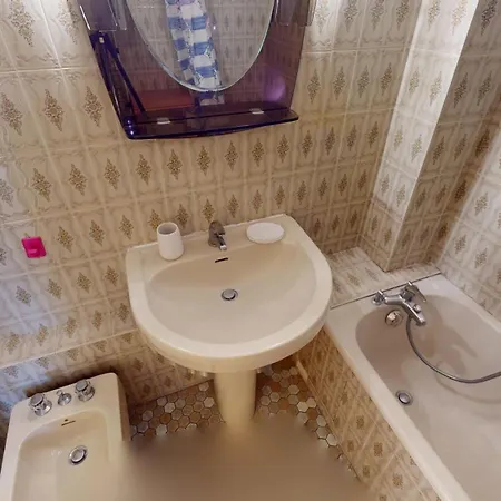 11e - Vue Laterale Dans Un Avec Piscine Διαμέρισμα
